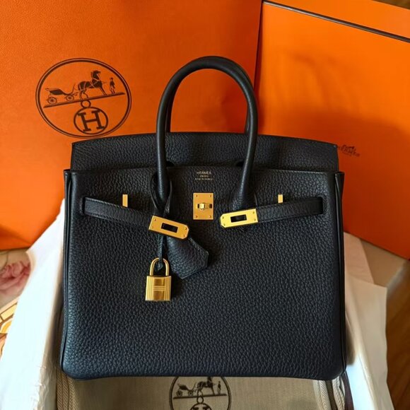 Classic Hermes Bag: A Stylish and Versatile Choice for Elegance - Picture 1 of 4